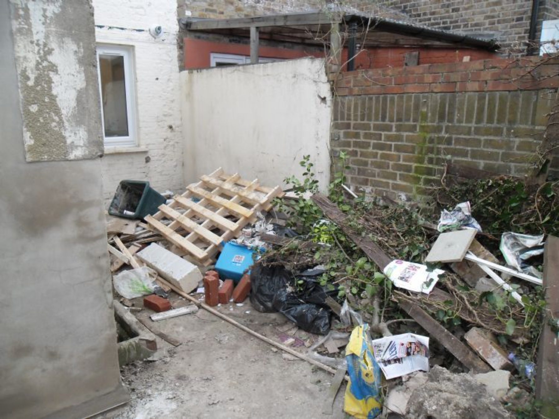 Rubbish Clearance & Cage Lorries in Surrey and South London